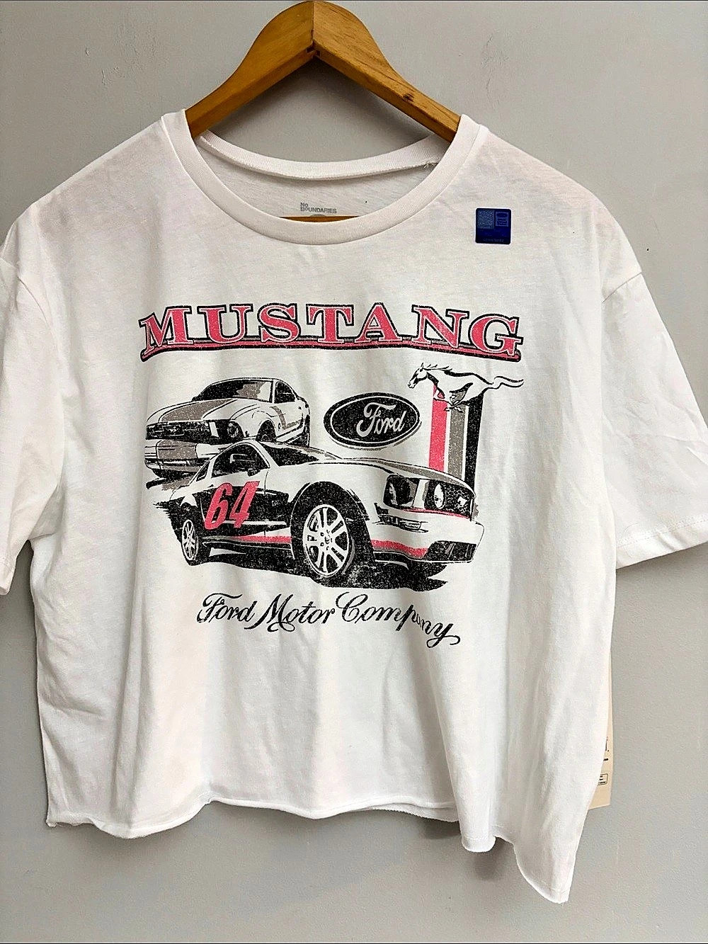 Ford Mustang women’s Ford Motor Company Graphic Tee Graphic Tee White Size M